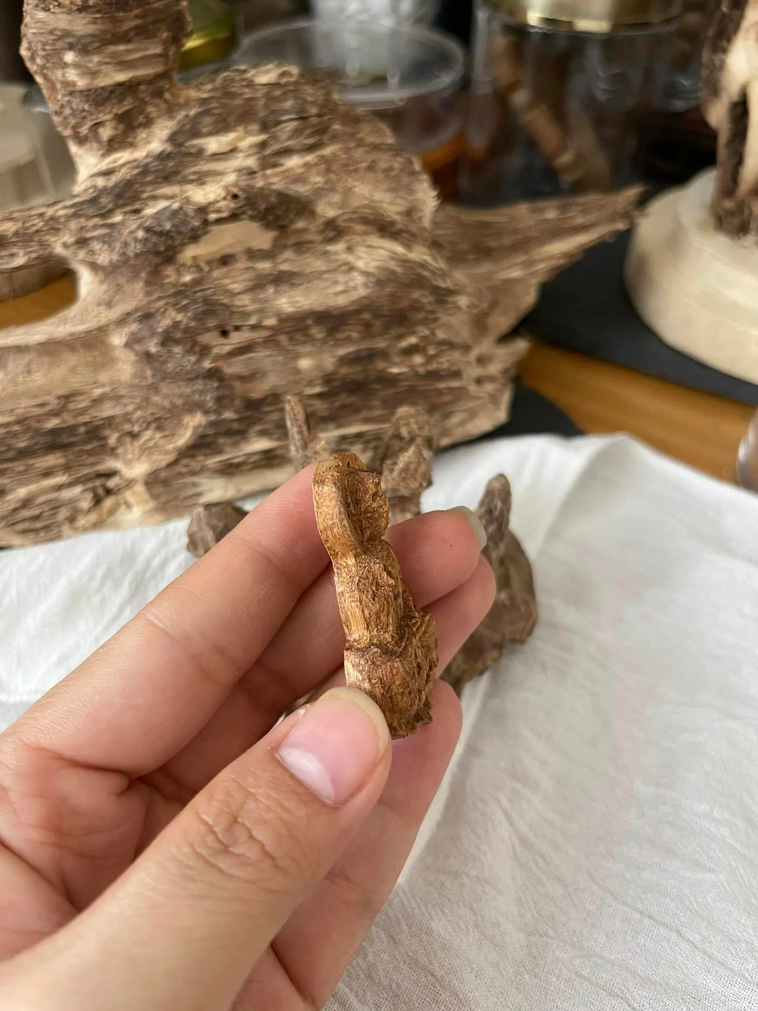 Guanyin Agarwood Pendant – Natural Vietnamese Oud (Kwan Yin Spiritual Jewelry)